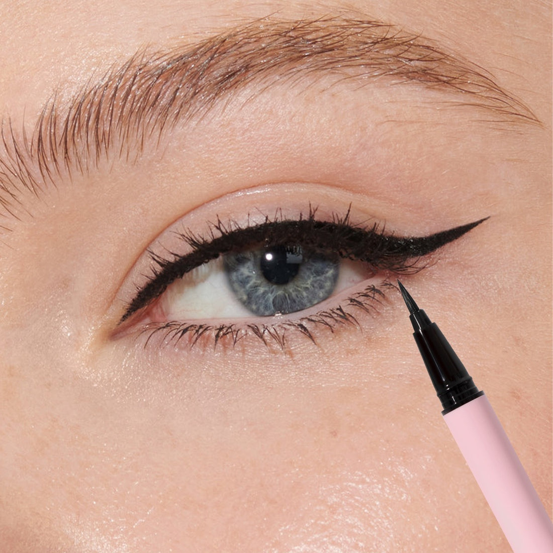 Adhesive Eyeliner